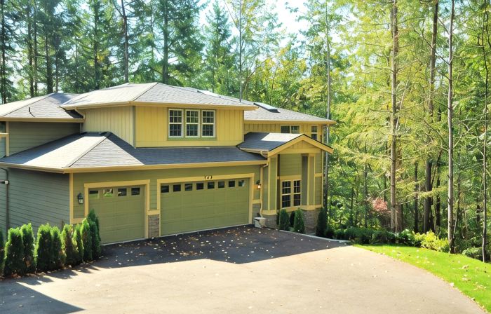 Spacious, family friendly, great for hosting w/ large island, quite & peaceful!
