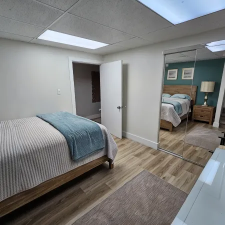 Spacious 2 Bedroom Apartment in Historic Downtown