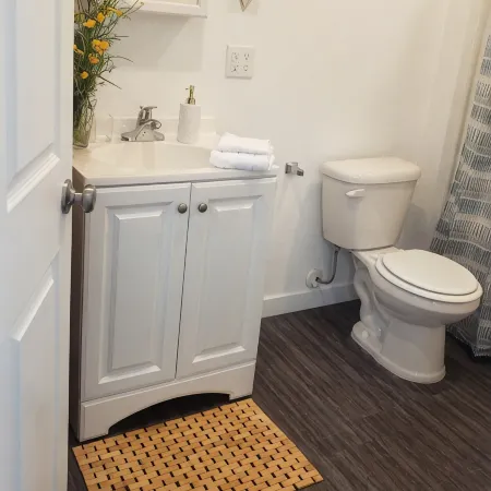 Downtown Stay at the Blue Tiny Twin