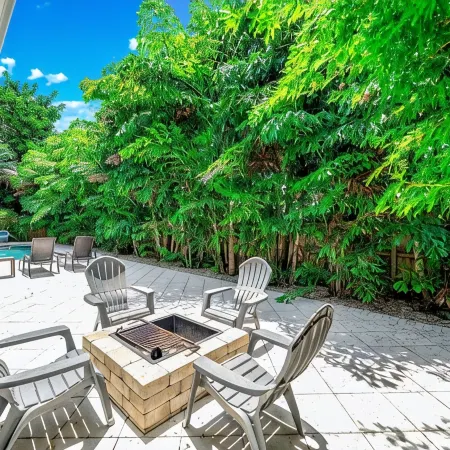 Pool! Walk to Private Beach & Historic Lighthouse!