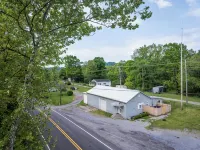 Cool cabin in Fayetteville 1 mile from downtown, Hot Tub - 샬레 호텔