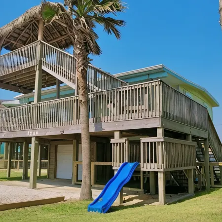 La Palapa whole house at pedestrian beach! Surfside Beach Texas!