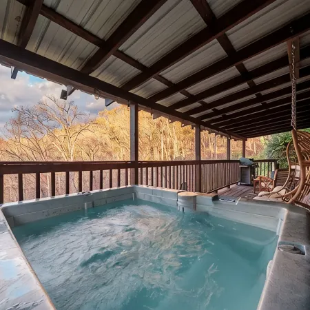 NEW Stylish Log Cabin w/Hot Tub, Views, Firepit in the Nantahala Forest!