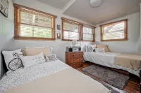 Charming Fair Harbor 3br steps to ocean, sunset view, WiFi, A/C, outdoor shower. - Wi-Fi