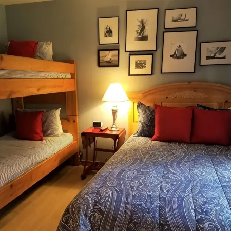 Meadow House 7 / 2 BR / 2 BA Sleeps 6+