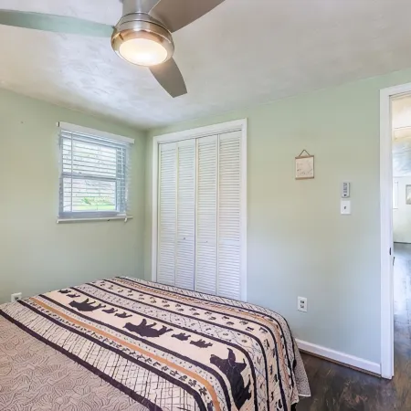 Comfy Creekside Getaway in Eagle Rock, VA on Craig Creek, near the James River
