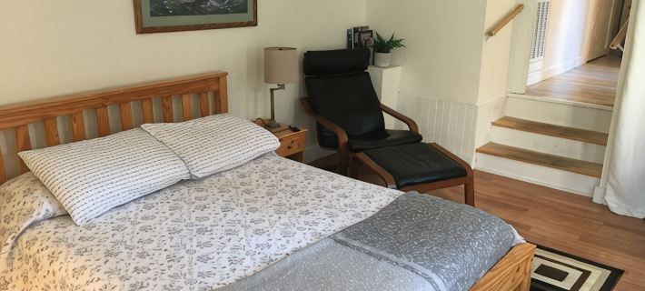 Walk to the ocean, very private. Secluded, woodsy location. Hotels in Gloucester