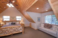 Upscale Mountain Chalet in Blue Lake Springs, Free Wifi/Cable, Gas Fireplace - 3-Star
