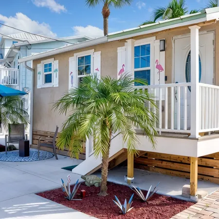 Beach Bliss~Walk to Beach & Times Square~Private Pool