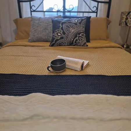 The Flagstaff Clayton Bay - relaxing getaway with water views. Sleeps up to 7