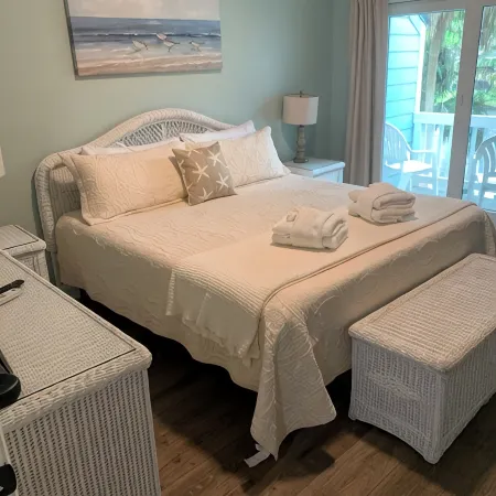 Renovated Edisto Beach Pets OK Mini Golf Pools Golf Cart Pickleball w/Amenities