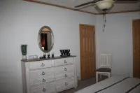 Come Relax in This Beautiful 3 Bedroom House with Lots of Space! Cozy & Clean! - Homestays