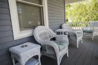 Blue Bay Dream w/ Seasonal Outdoor Jacuzzi, Cabana + Office - 3-Star