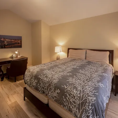 Sleeps 10! Entire House, Pool, close to strip