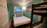 SeaBreeze Bungalow  - 1/2 Block to Beach - Pets OK!  Private Home - Fully Fenced - 3つ星