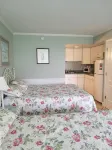 Poolside Ground Floor Studio Unit #125. Just a few steps to the ocean :) - 3-Star