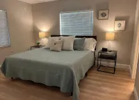 Newly remodeled and 6 minutes from Indian Rocks Beach and the Gulf Coast! - Uima-altaat