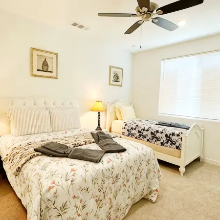 Sequoia Riverway Retreat, Visalia Central Home 4BR, 2.5 BTH. 45 mins to Sequoia