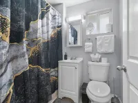AC IN UNIT Modern 2 bedroom remodel walking distance to downtown Hotels in Olympia
