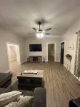 Modern farmhouse, secluded and convenient. 5 minutes from The ARK 2 min off exit - Wifi