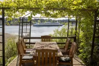 Stunning Beach Suite, great mountain & water views, near downtown Winslow, Cozy. - Wi-Fi