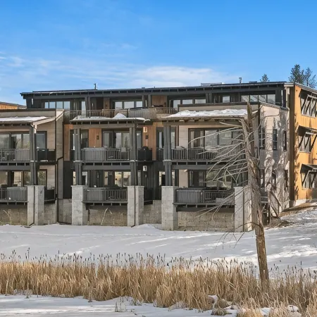New High-End 2282 sf Condo Slps 10Pvt Hot Tub Walk 2Town Mtn Views 30 Min to Gnp