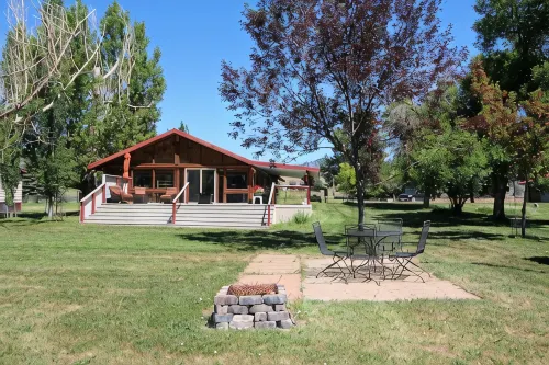Missouri River Getaway- Riverfront - 4-Star
