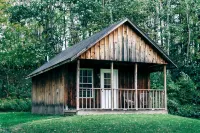 600 Sq. ft Cabin with King Size Bed - Quiet Location, Close to Skiing - Homestays