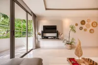 Tranquil Boho Studio Retreat - Condos