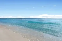 Beach House! Walk to Private Beach Gate, Pickleball, Rent Golf Cart, Heated Pool - 프라이빗 풀