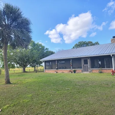 Cozy cottage on 8 acres near state park and atv trails. Pet Friendly!