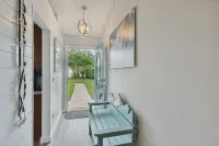 Pool & Hot Tub! Pool Bar! Bikes! 4 Min to Beach! Arcade Games! Golf Cart!! - 4-Star