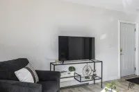 Entire 2BR 1Bath Apt “The Downtown Deneege” - 3 stjerner