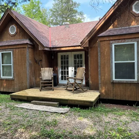 Whole house, secluded getaway near Alley Springs, Eminence , Missouri. Hoteles en Condado de Shannon