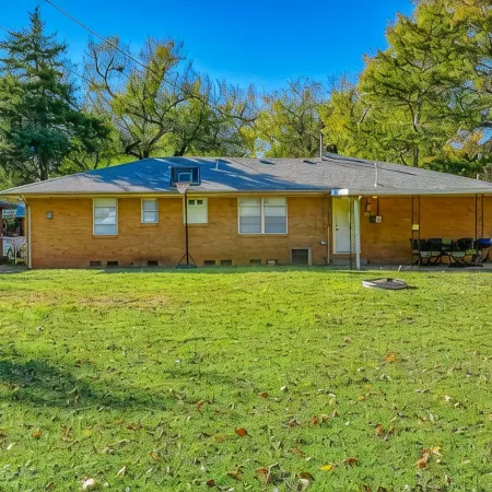 Vintage home in heart of OU country--uniquely decorated OK themed home--ATT wifi