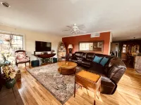 The Rock House is a cozy and luxurious getaway - Bungalows