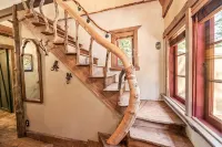 Fairytale Themed Secluded Cabin- Pets ok, King Bed, Fast Wi-Fi! - Boutique