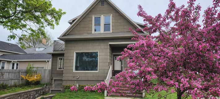 Great 3-bedroom House close to town and beaches, in Manistee , deck, WiFi and AC Hotels in Manistee County