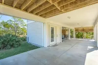 * Gorgeous Bay Views, 2 Incredible Community Pools, Pet Friendly, Sleeps 1 - 4-Star