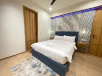 Luxury 3 BHK with Pool & Gym10 minutes from Airport - Condos