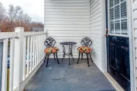 *New* Charming 2BR Lake Norman Condo near Charlotte - Pools