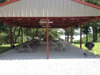 Spacious Norfork Lake View Bunkhouse, Resort Amenities, Family/Fishermen/Pets - Hytter