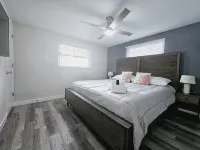 3Br Retreat w/ Private Fence Yard • 16 Min to Siesta Key - Homestays