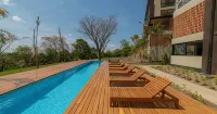 BEE Suites San José - Santa Ana - Pools