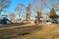 PRIVATE BEACH: A PALACE IN PARADISE @ NIANTIC W/ 6 QUEENS 1 TWIN BED - WiFi