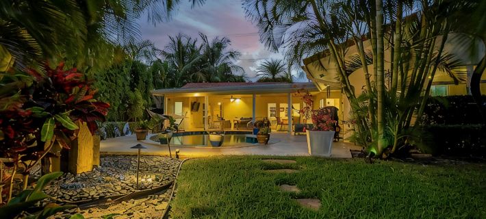 Luxurious Single-Story Waterfront Pool Villa in Delray Beach! VIP Passes! Hotels in Delray Beach