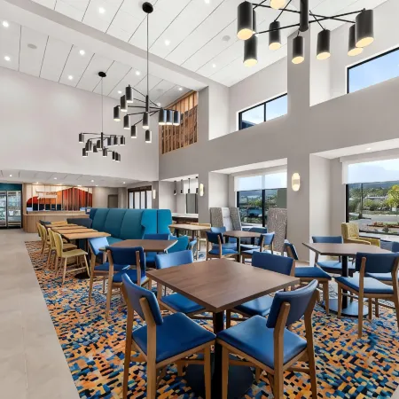 Hampton Inn & Suites by Hilton Corona