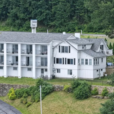 Belknap Point Inn