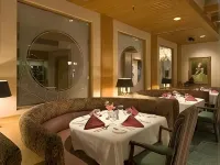 Bella Vista Hotel & Suites - parkir