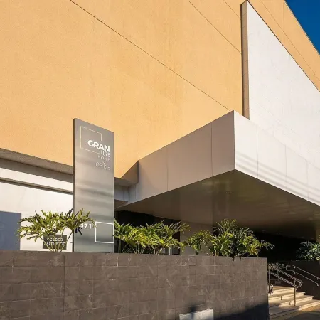 Apts in a Building With Pool and Gym - GRL